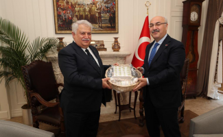 Başkan Şeker'den İzmir Valisi Yavuz Selim Köşger'e Ziyaret